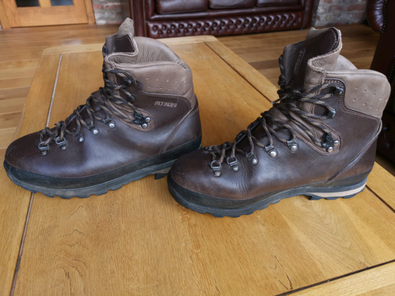 extra wide walking boots